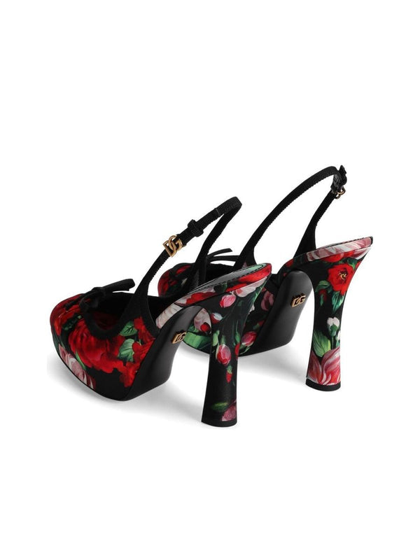 Schuhe mit geformtem Absatz