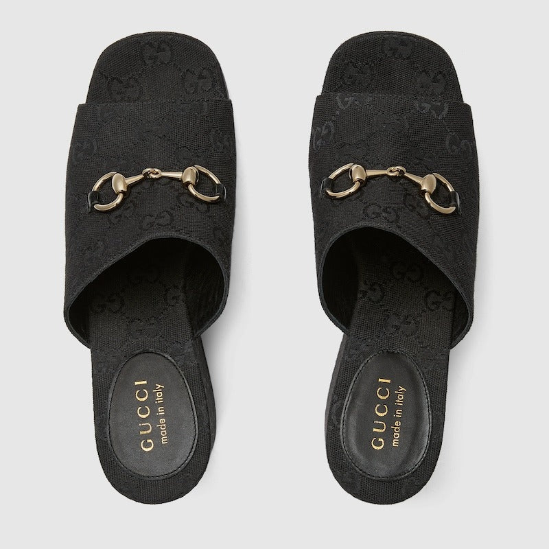 Keilsandalen mit Horsebit-Detail