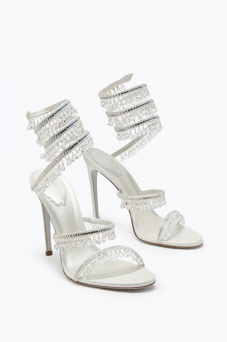 Elegante weiße Abendsandalen mit Kronleuchter-Motiv