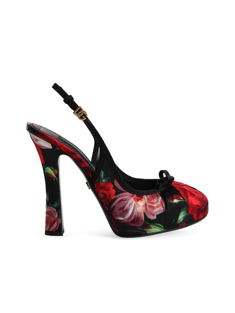 Schuhe mit geformtem Absatz