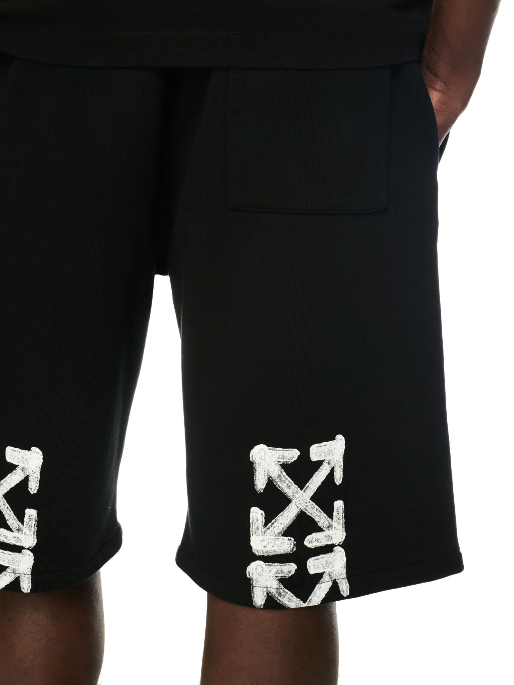 Sorte Spray Arrow Shorts